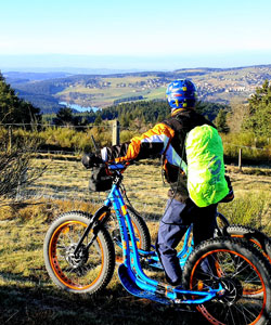 trottinettes électriques tout terrain dans le Pilat